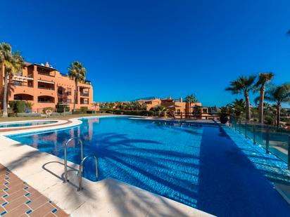 Piscina de Àtic en venda en Benahavís amb Aire condicionat, Terrassa i Piscina