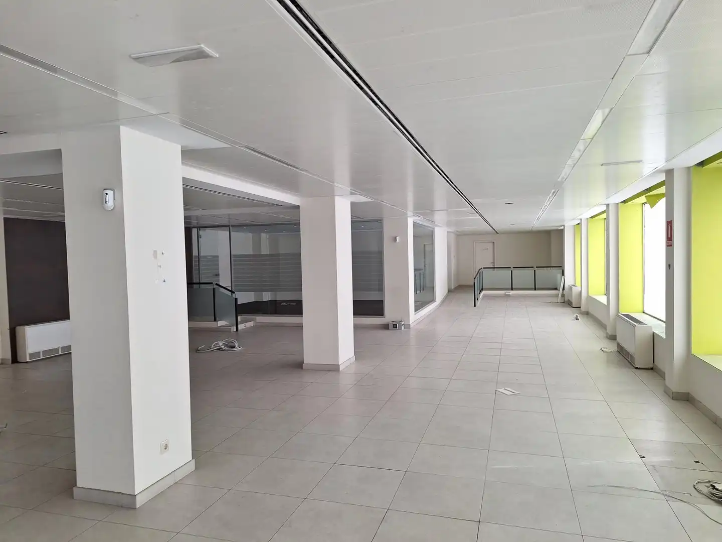 Local comercial de lloguer a Plaza de Cristóbal Colón 7, imagen 2