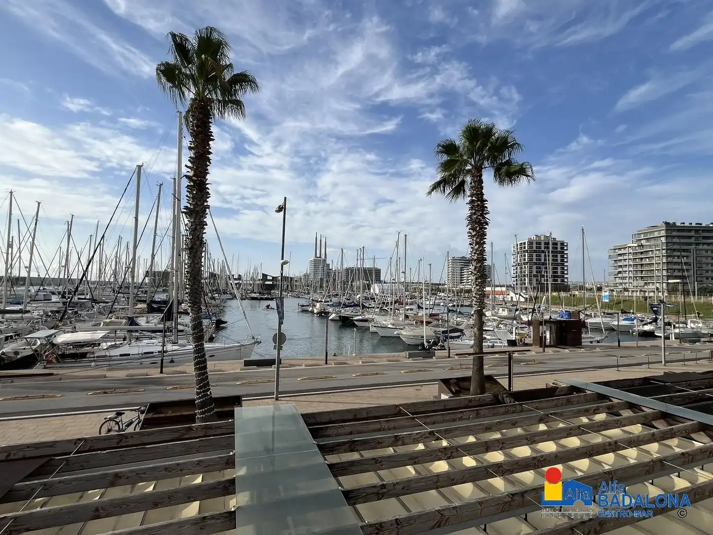 Vista exterior de Piso en venta en Badalona con Aire acondicionado, Calefacción y Jardín privado