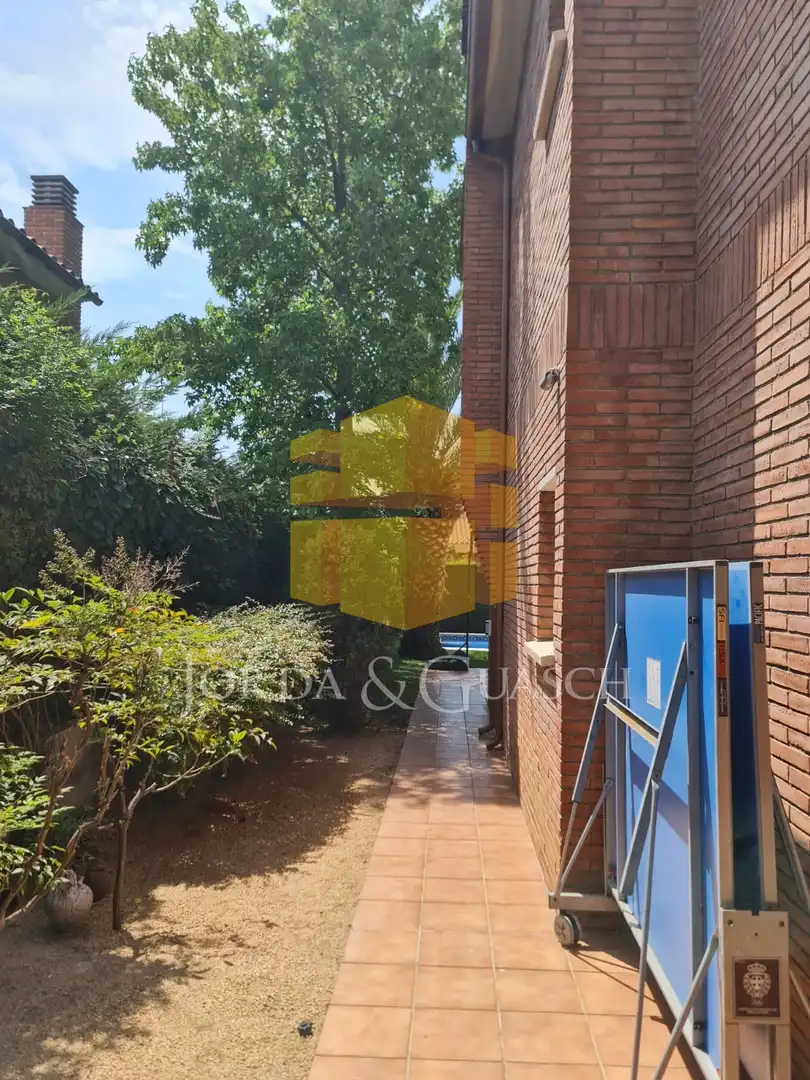 Exterior view of Houses for sale in Sant Cugat del Vallès  with Air Conditioner, Heating and Private garden