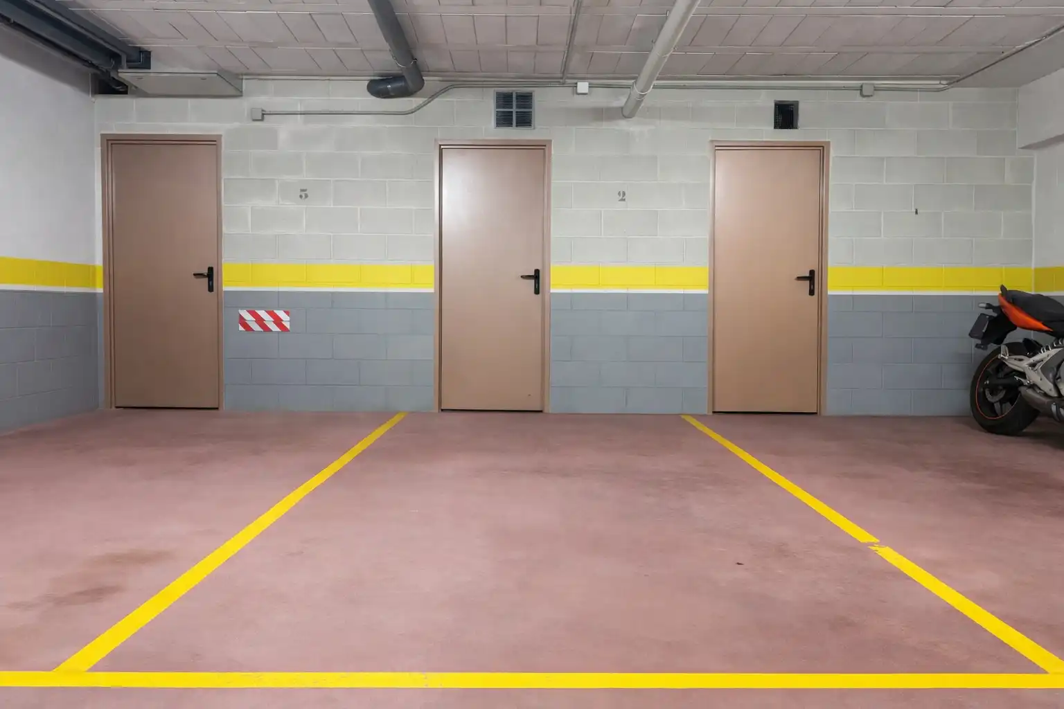 Parking de Piso en venta en Vigo  con Calefacción, Parquet y Trastero
