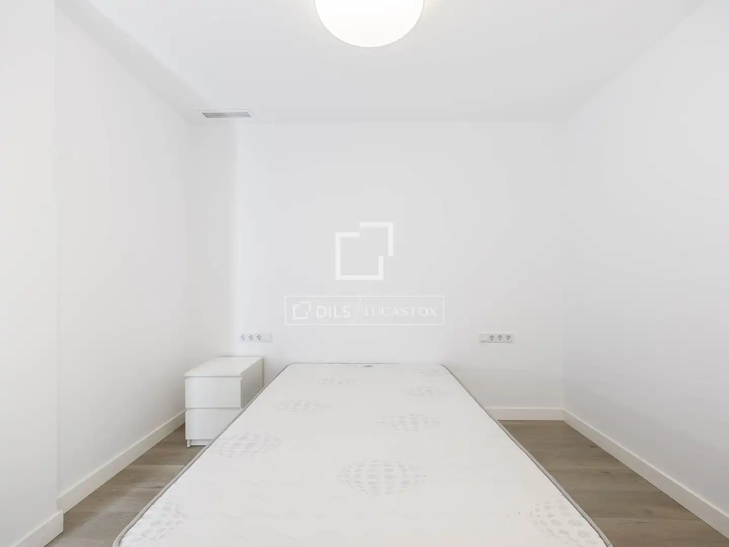 Dormitori de Àtic de lloguer en Valencia amb Aire condicionat, Calefacció i Parquet