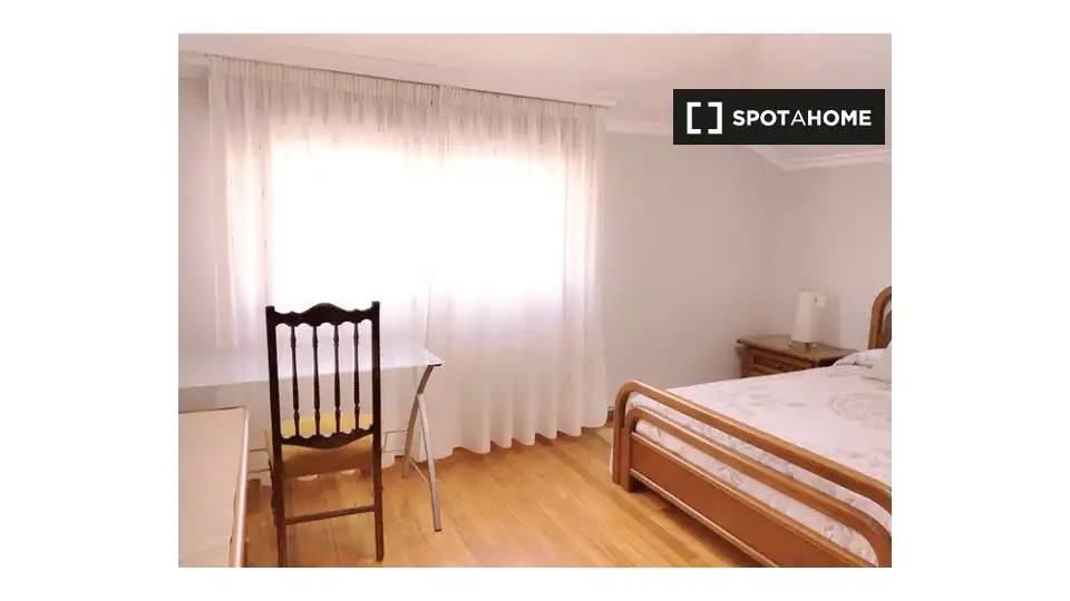 Bedroom of Flat for share in Cabral - Candeán