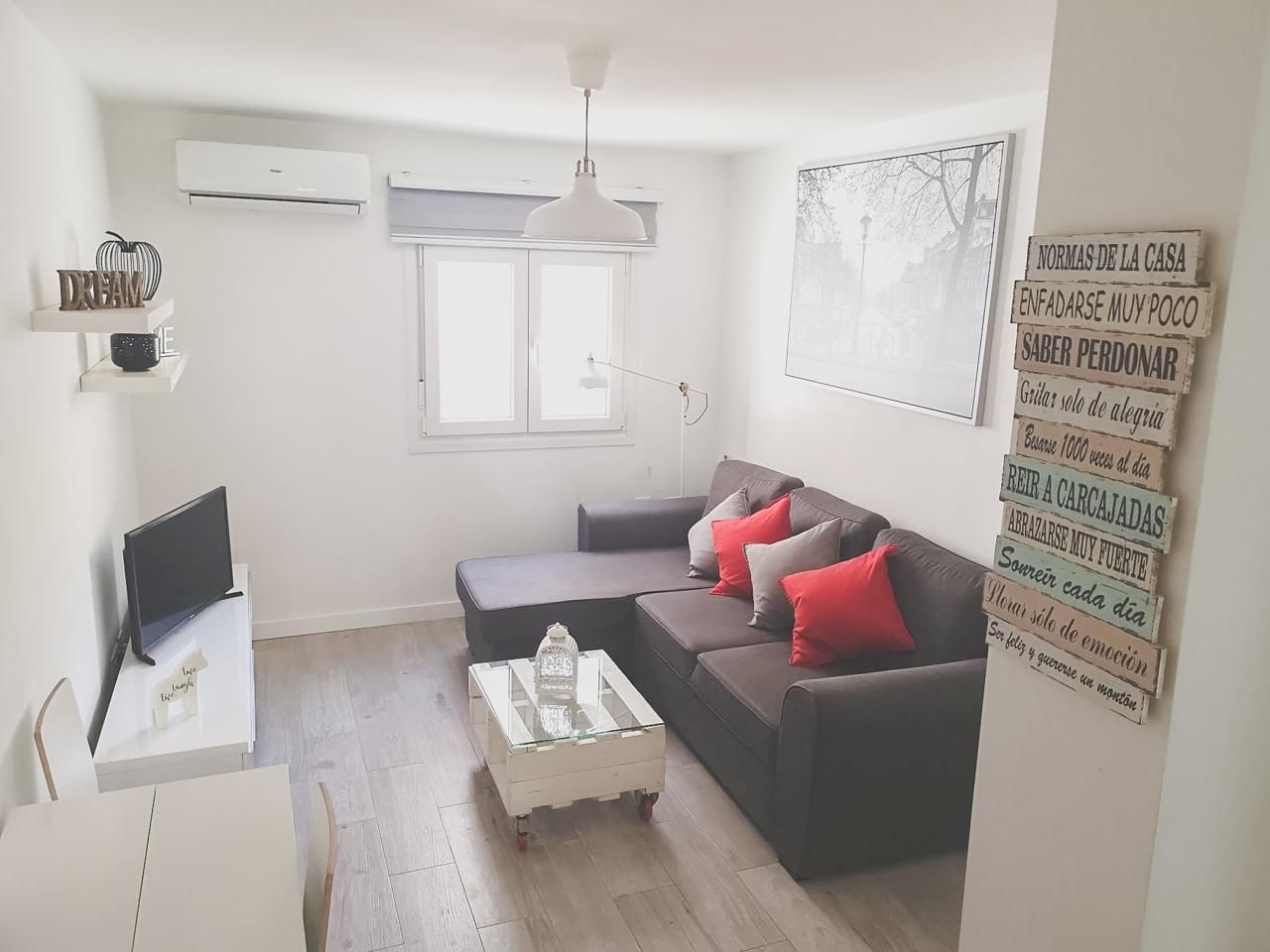 Sala d'estar de Apartament en venda en  Cádiz Capital amb Aire condicionat, Calefacció i Moblat