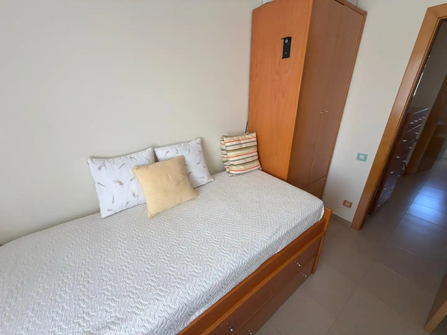 Habitación de Ático en venta en Cornellà de Llobregat con Aire acondicionado, Calefacción y Parquet