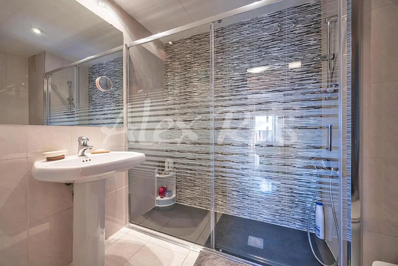Bathroom of Attic for sale in Puigcerdà  with Heating and Terrace