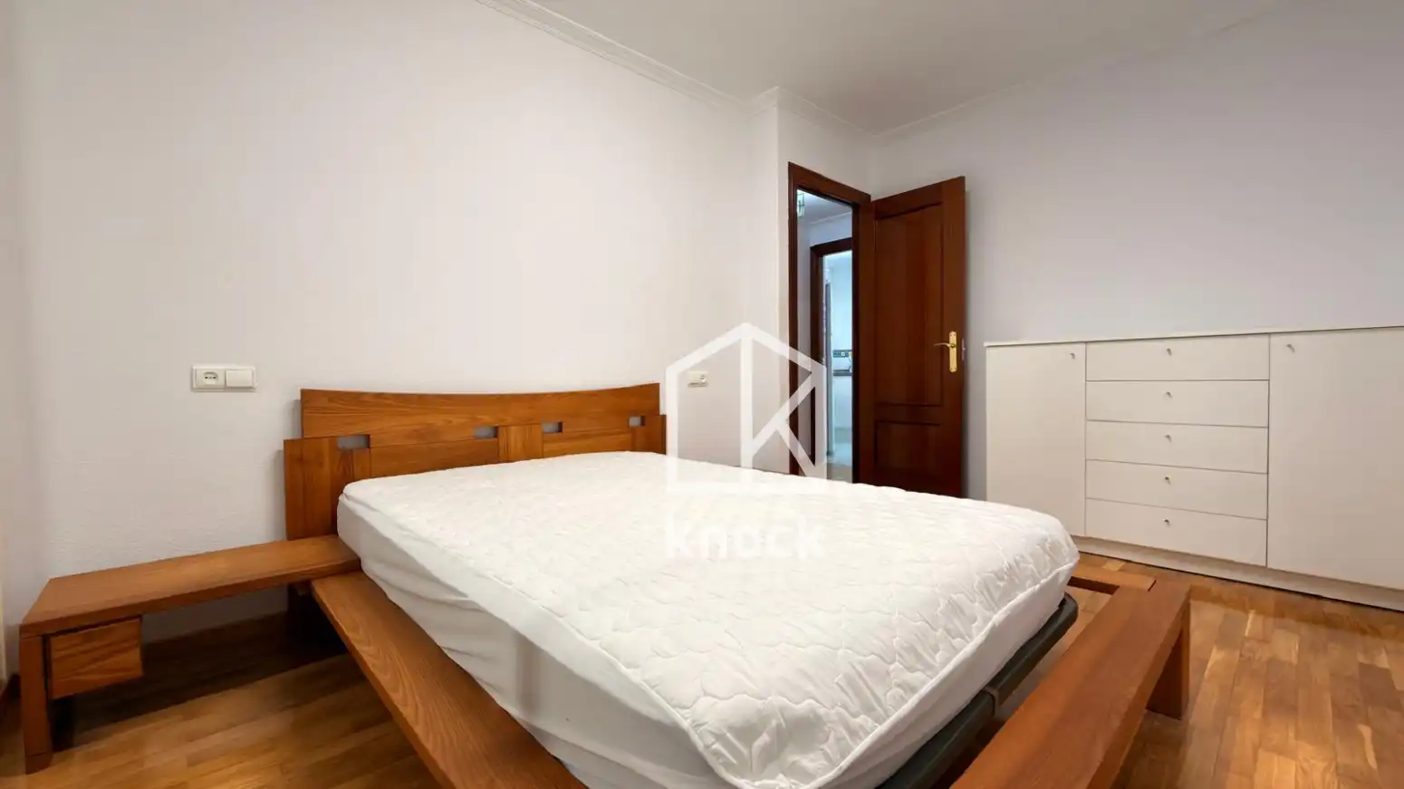 Habitación de Piso en venta en Oviedo  con Calefacción