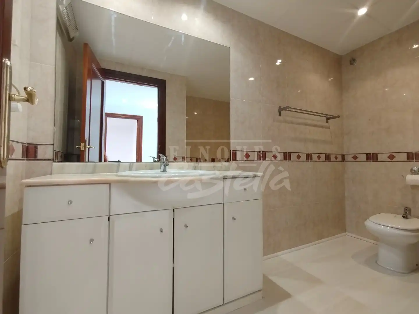 Bathroom of Flat for rent in Santa Coloma de Gramenet