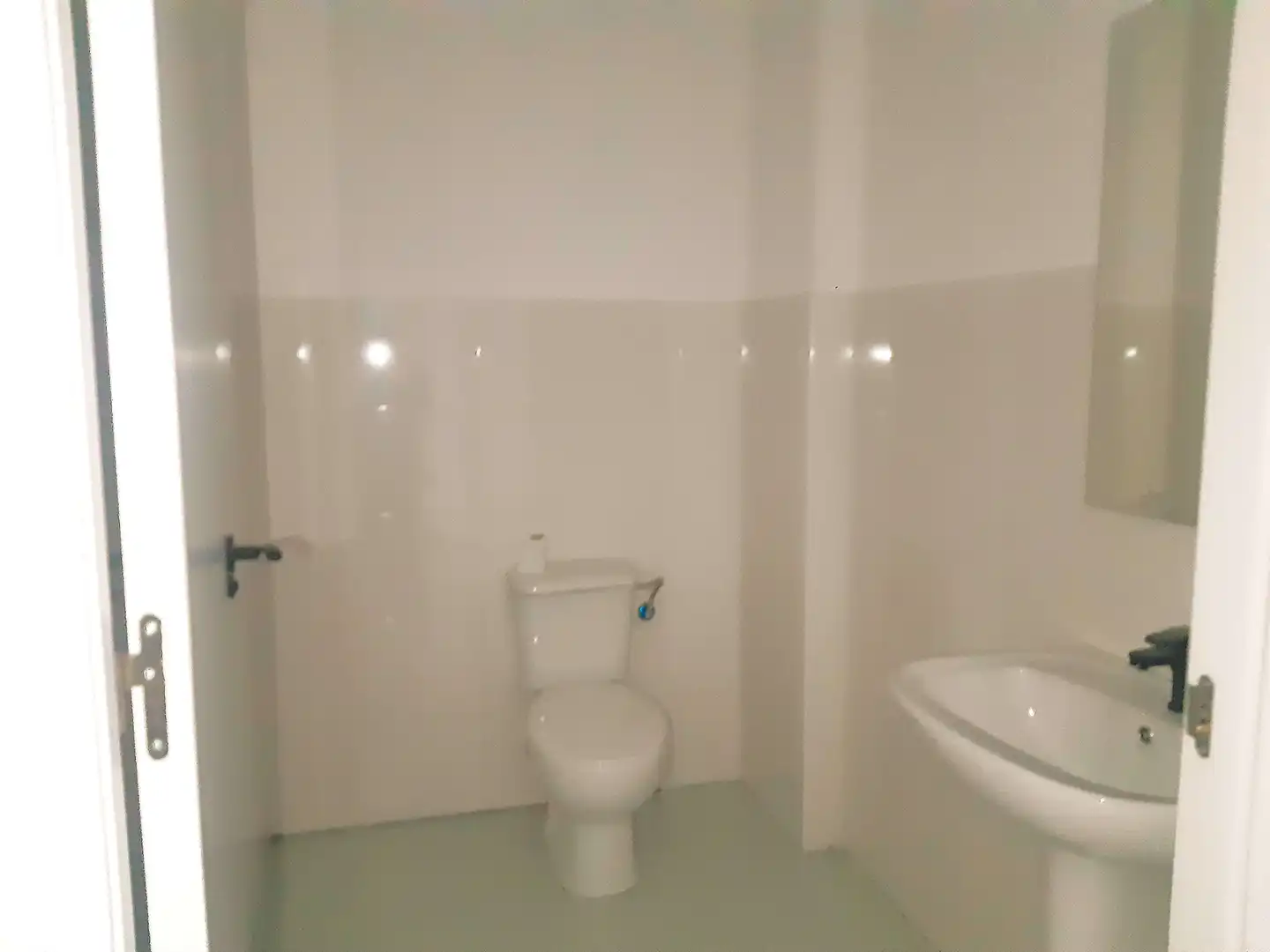 Baño de Local de alquiler en Lardero con Aire acondicionado