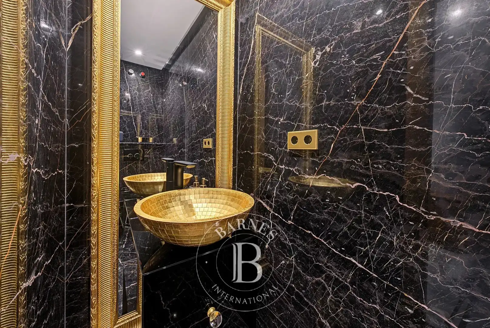 Baño de Piso en venta en Marbella con Aire acondicionado, Calefacción y Terraza