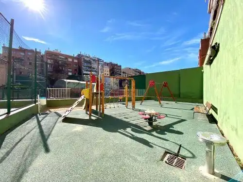 Parkplatz von Wohnung zum Verkauf in Barcelona mit Klimaanlage, Heizung und Parkett