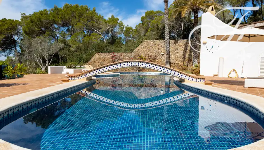 Piscina de Casa adosada en venta en Santa Eulària des Riu con Aire acondicionado, Jardín privado y Terraza