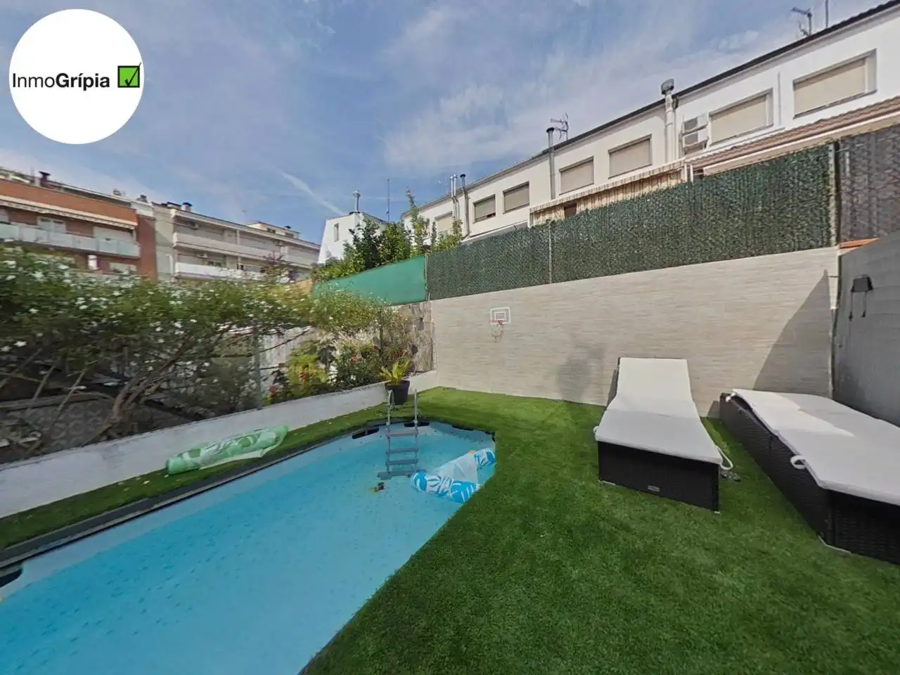 Swimming pool of Houses for sale in Terrassa  with Air Conditioner, Heating and Parquet flooring
