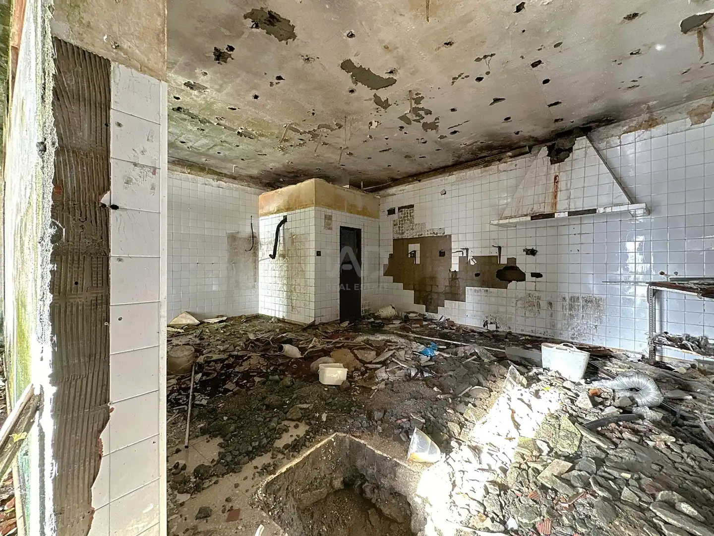 Badezimmer von Einfamilien-Reihenhaus zum Verkauf in Sanxenxo mit Klimaanlage, Heizung und Terrasse