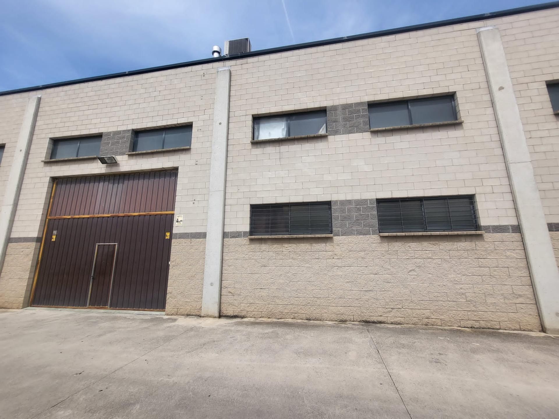 Vista exterior de Nau industrial en venda en Igualada