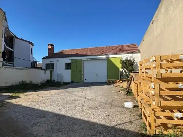 Außenansicht von Fabrikhallen zum Verkauf in La Lastrilla 