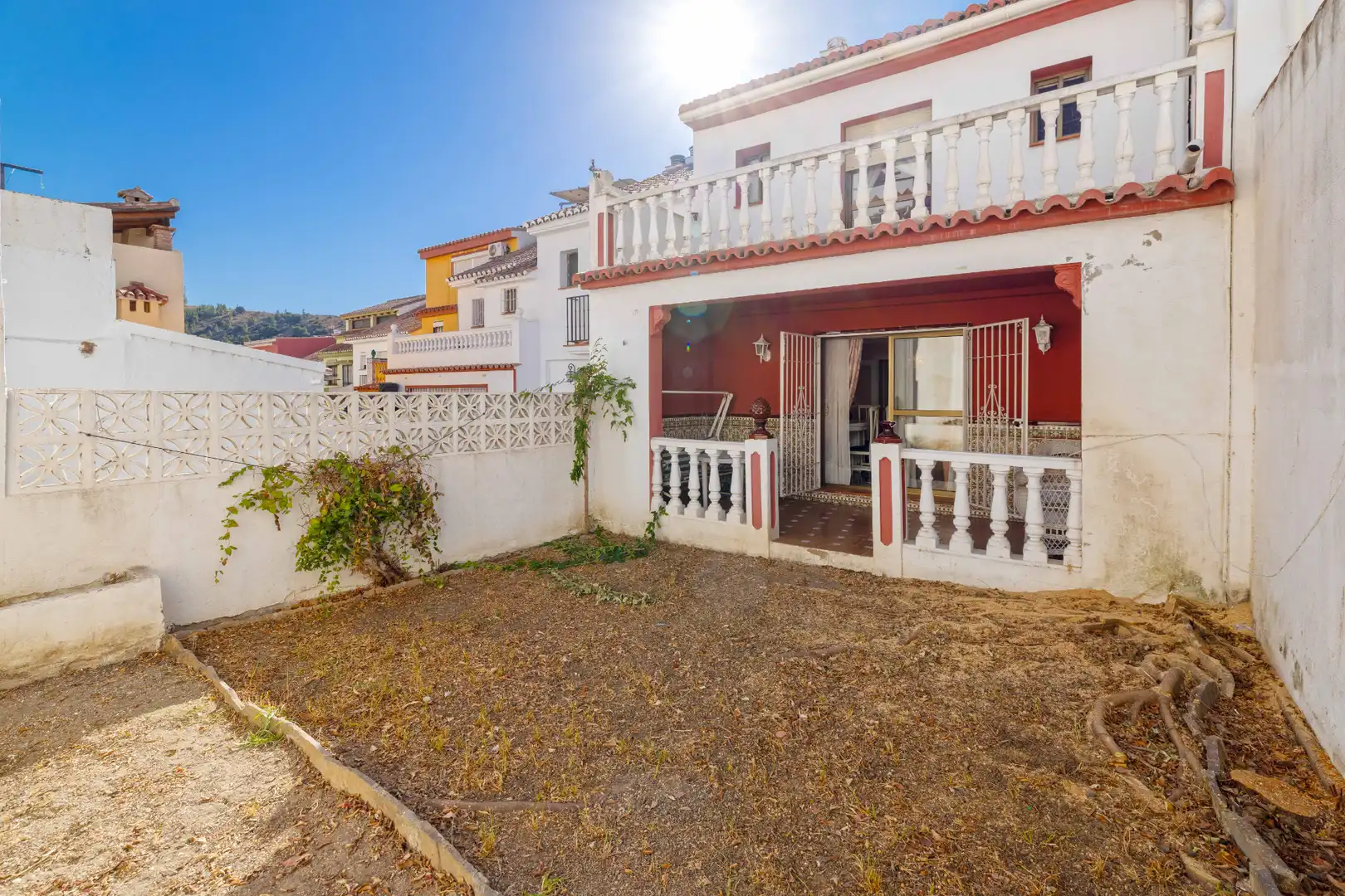 Vista exterior de Casa adosada en venda en Marbella amb Jardí privat, Terrassa i Traster