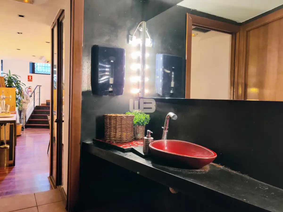 Business premises for transfer in Carrer de Bailèn, imagen 26