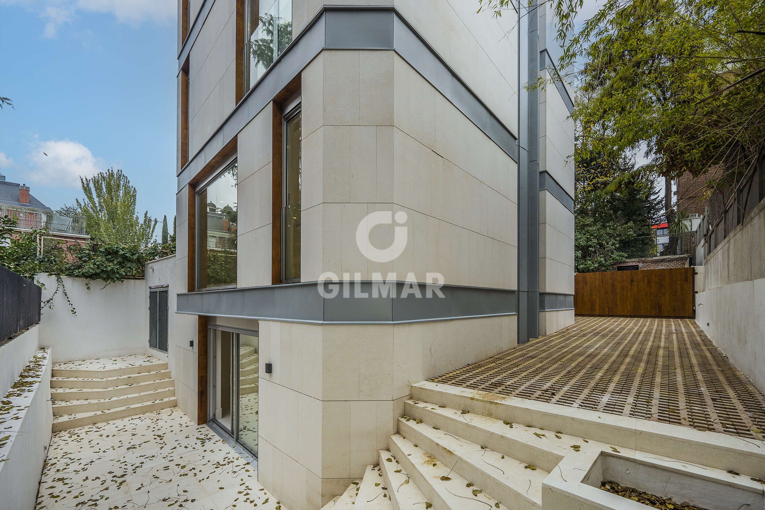 Exterior view of House or chalet for sale in  Madrid Capital  with Swimming Pool
