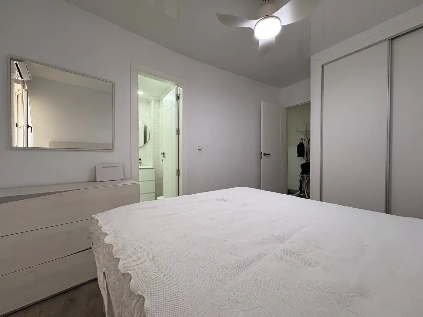 Apartamento con terraza en venta en Avenida de las Cortes Valencianas 3, imagen 6