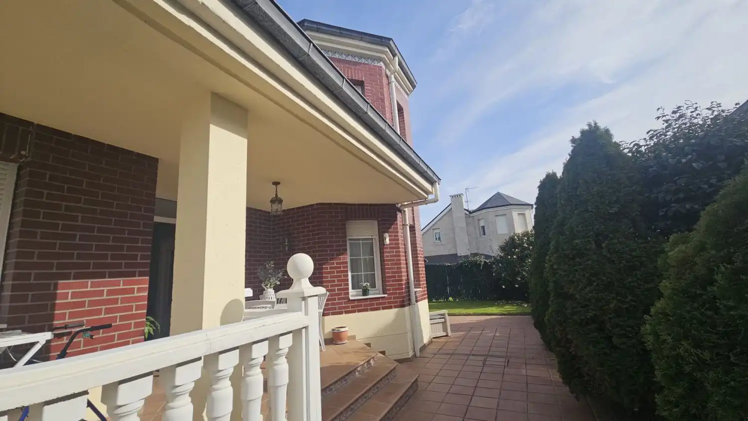 Außenansicht von Haus oder Chalet zum Verkauf in Santa Cruz de Bezana mit Heizung