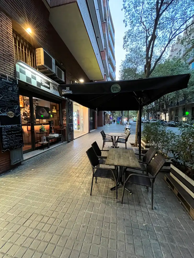 Terraza de Local en traspaso en Barcelona con Aire acondicionado, Calefacción y Parquet