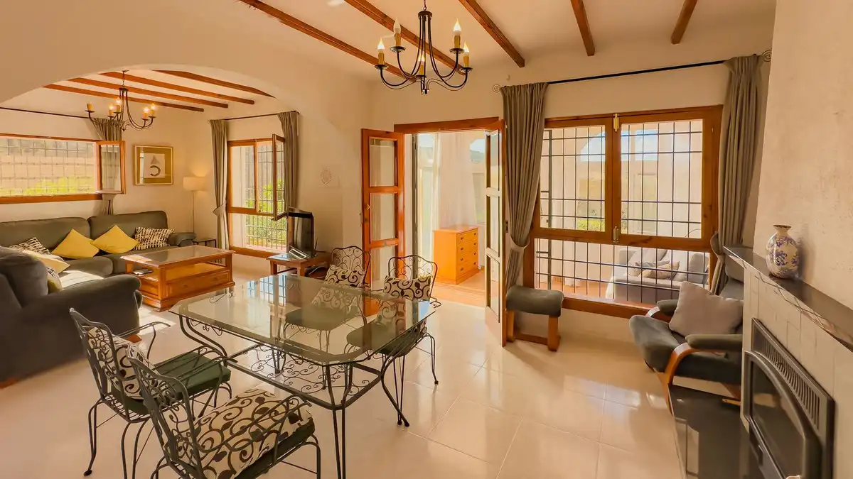 Sala d'estar de Casa o xalet en venda en Almogía amb Aire condicionat, Jardí privat i Terrassa