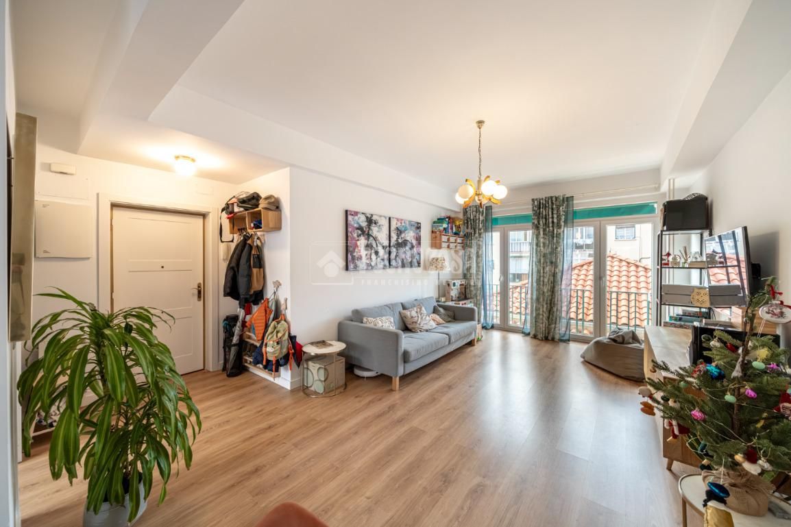 Living room of Flat for sale in  Madrid Capital  with Air Conditioner, Parquet flooring and Furnished