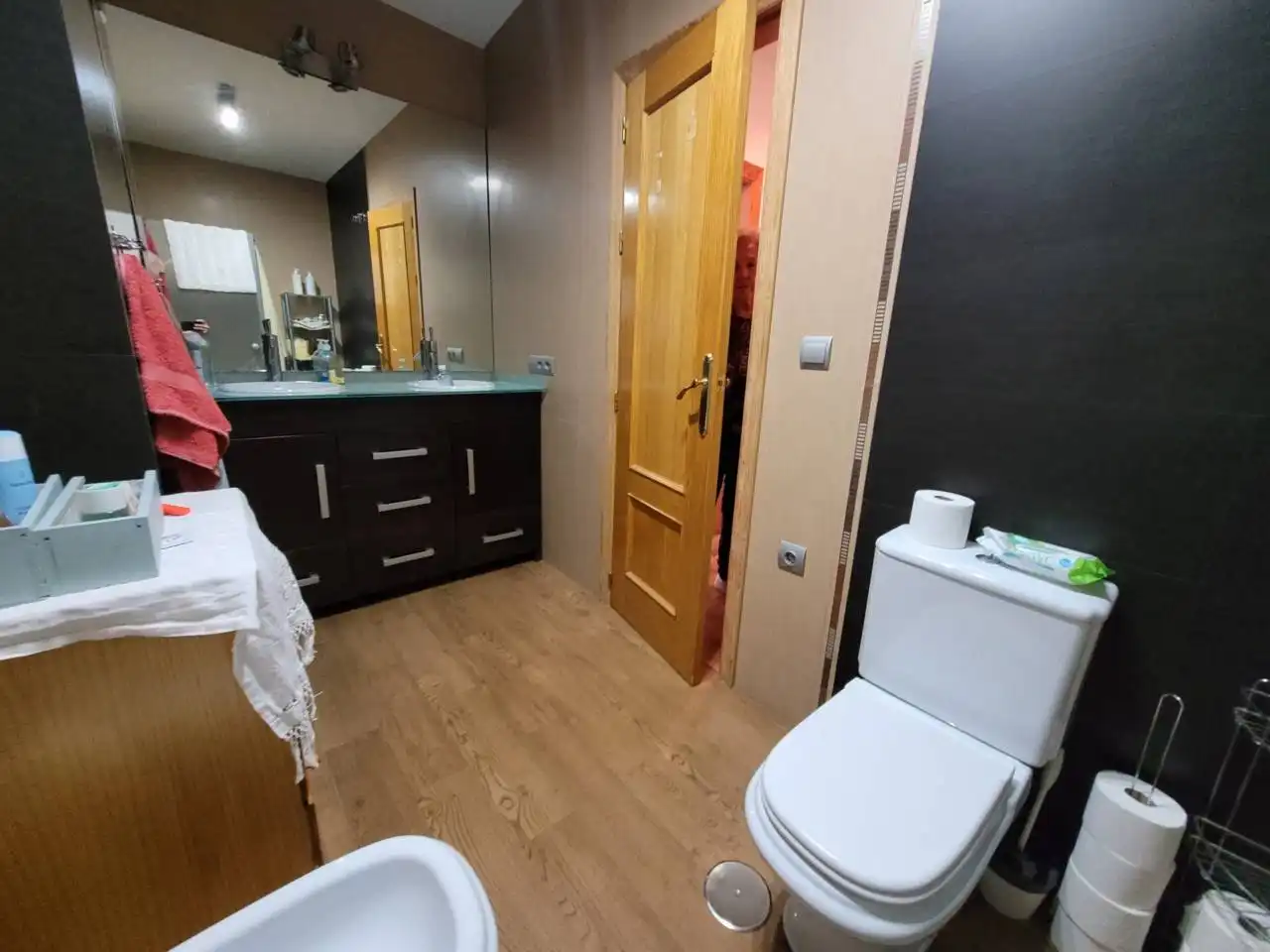 Baño de Ático en venta en Baza con Calefacción, Terraza y Amueblado