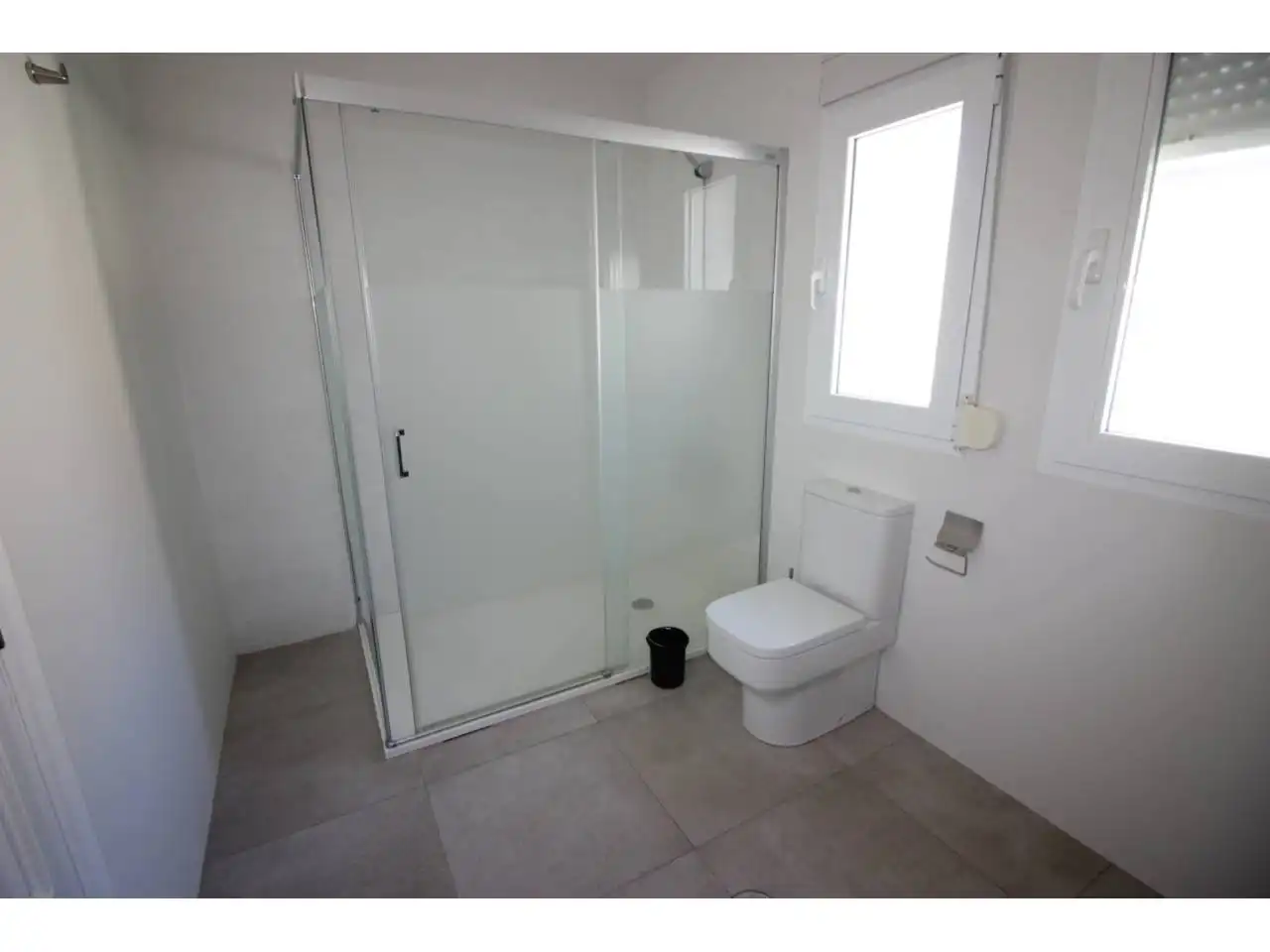 Bany de Casa o xalet en venda en Roquetas de Mar amb Aire condicionat, Jardí privat i Terrassa