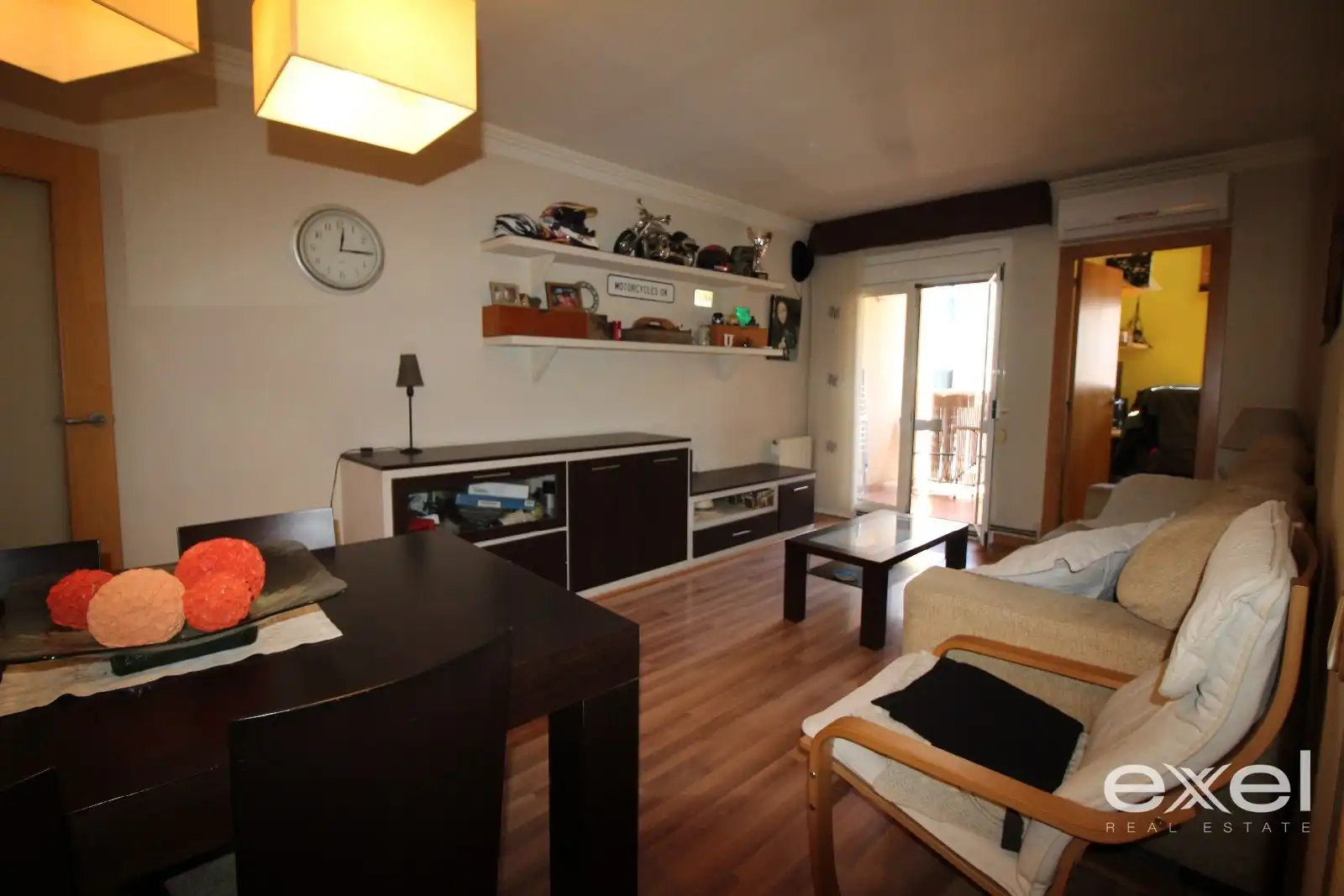 Sala de estar de Ático en venta en Sant Joan Despí con Aire acondicionado, Calefacción y Parquet