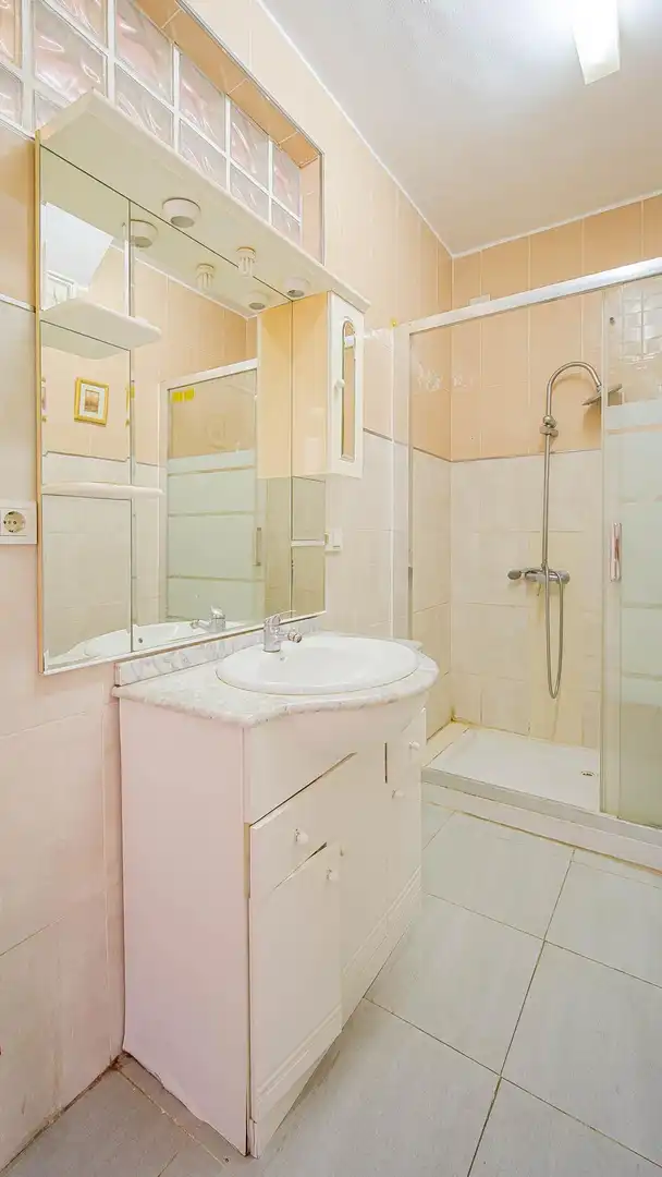 Baño de Apartamento en venta en Torrevieja con Balcón