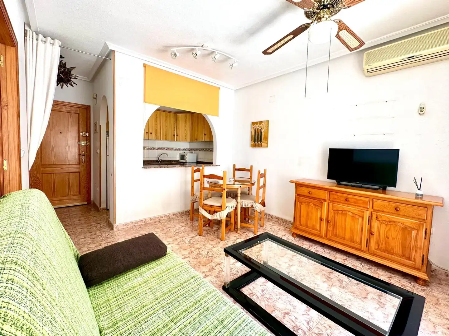 Wohnzimmer von Wohnung zum Verkauf in Torrevieja mit Klimaanlage und Terrasse
