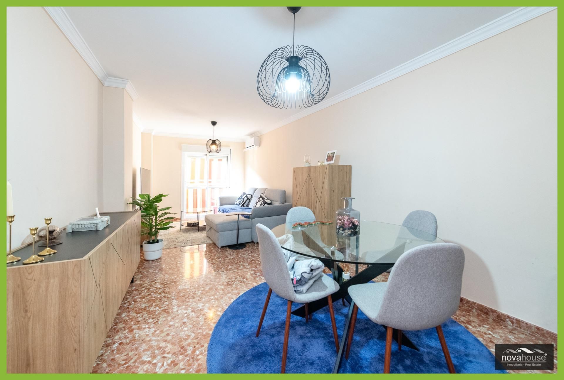 Sala d'estar de Pis en venda en Vélez-Málaga amb Aire condicionat, Terrassa i Balcó