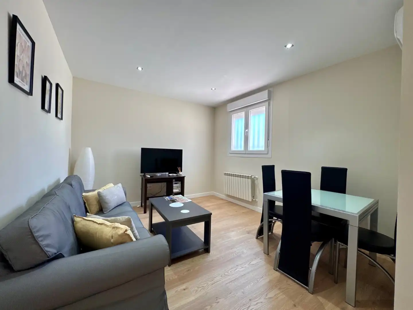 Sala de estar de Apartamento en venta en Cáceres con Aire acondicionado, Calefacción y Amueblado