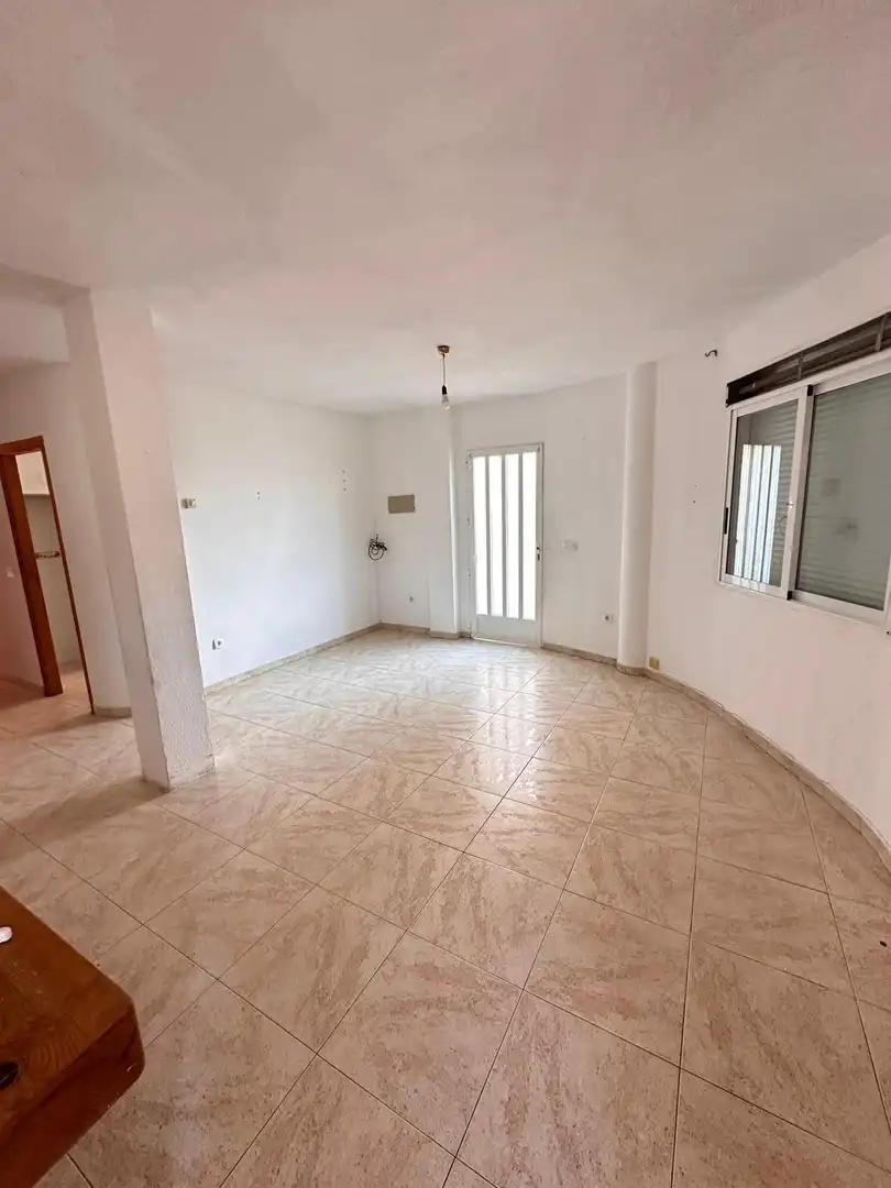 Sala d'estar de Casa adosada en venda en La Nucia amb Jardí privat, Terrassa i Traster
