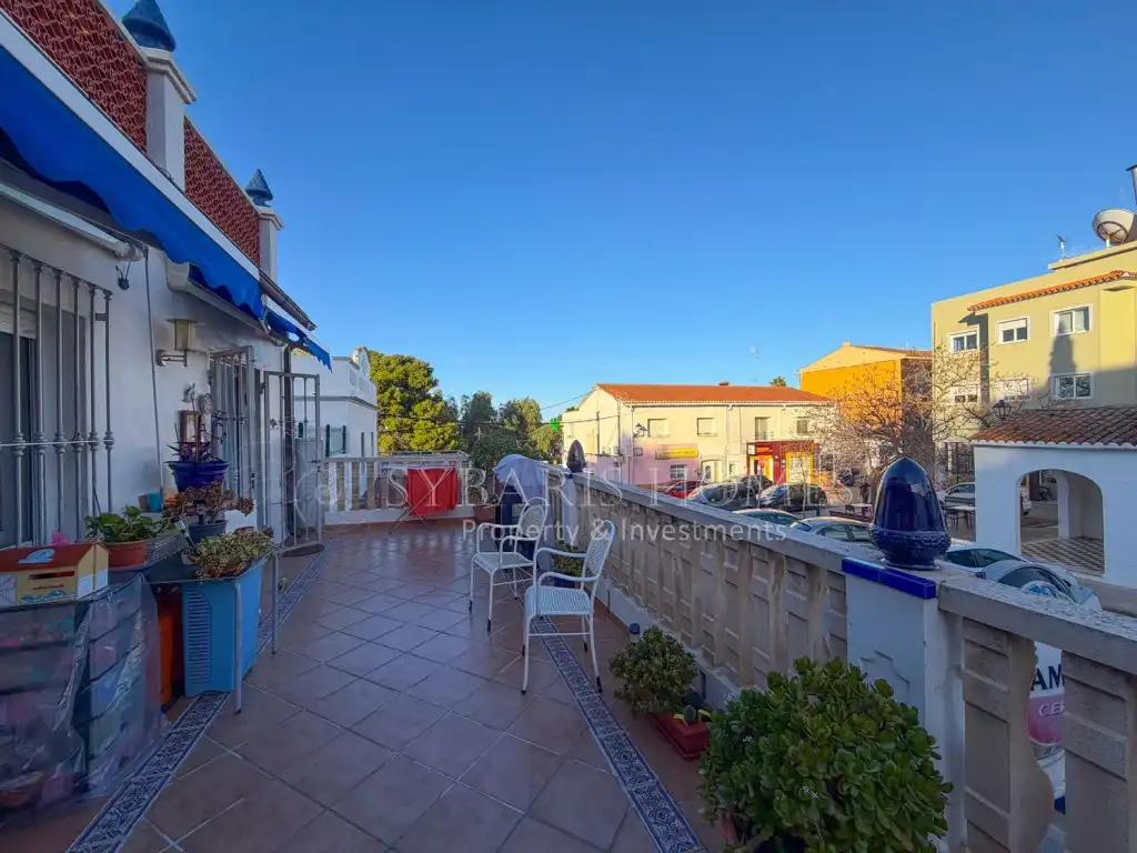 Vista exterior de Local en venda en Dénia
