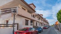 Vista exterior de Apartament en venda en Cogollos de la Vega amb Terrassa, Traster i Piscina comunitària