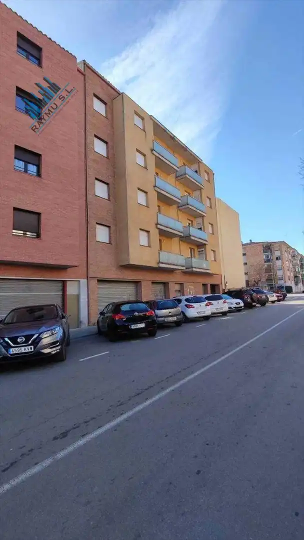Vista exterior de Edificio en venta en Manresa