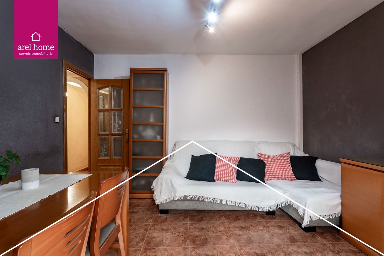 Sala d'estar de Pis en venda en L'Hospitalet de Llobregat amb Aire condicionat i Balcó