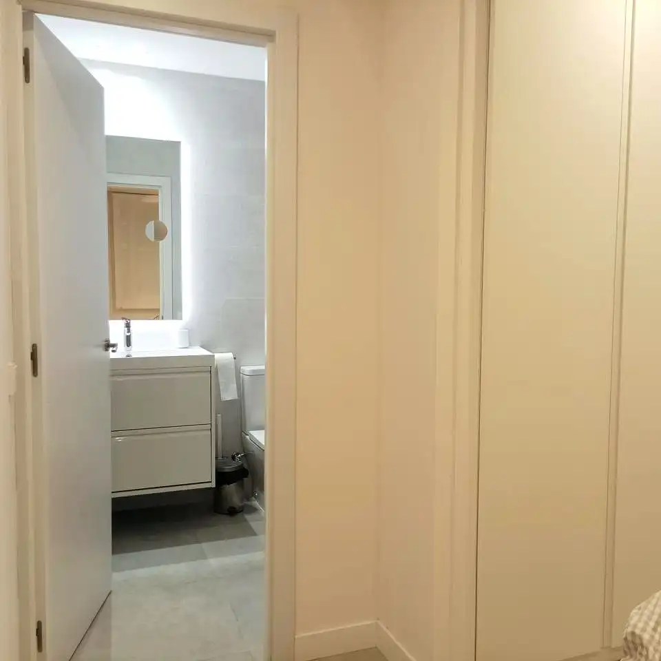 Badezimmer von Wohnung zur Miete in Madrid mit Klimaanlage, Heizung und Terrasse