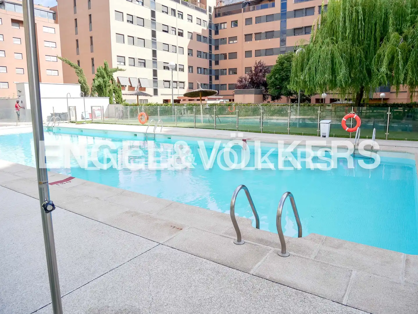 Piscina de Pis de lloguer en Madrid amb Aire condicionat, Calefacció i Terrassa