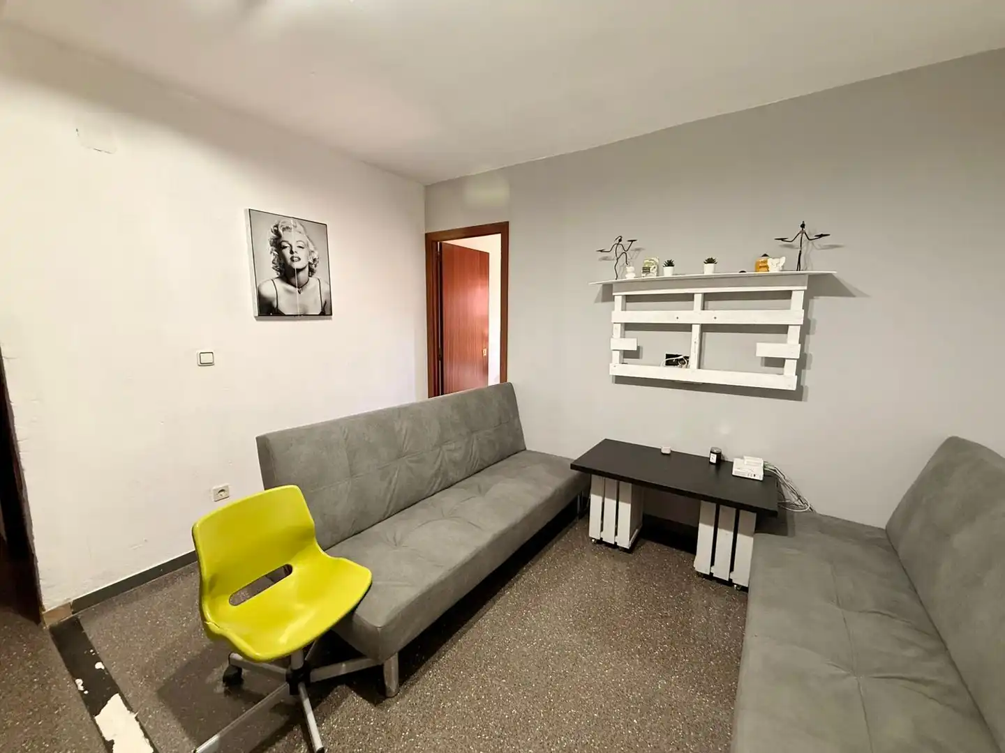 Living room of Flat for sale in  Madrid Capital  with Heating, Furnished and Oven