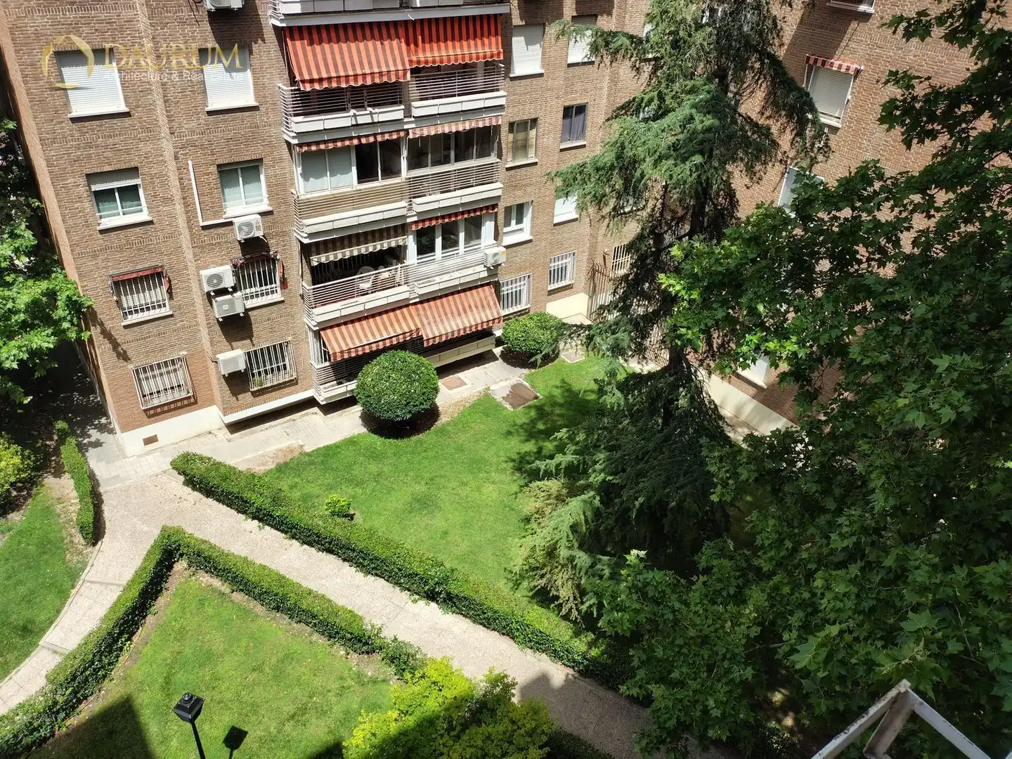 Vista exterior de Pis en venda en Madrid amb Aire condicionat i Calefacció