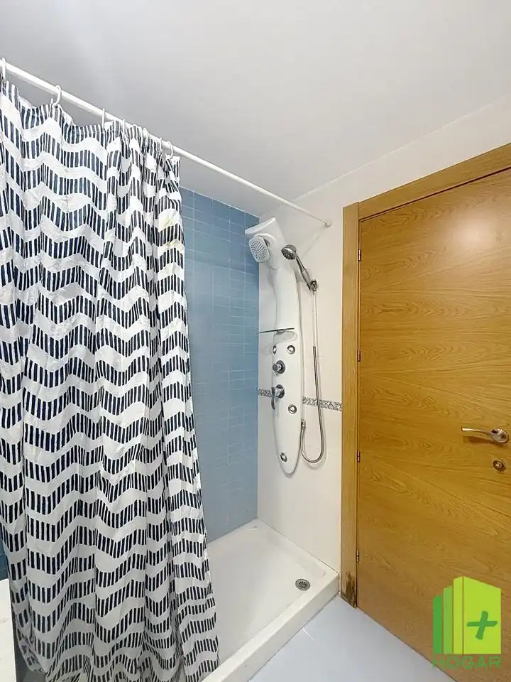 Bany de Apartament en venda en Jaén amb Aire condicionat i Balcó