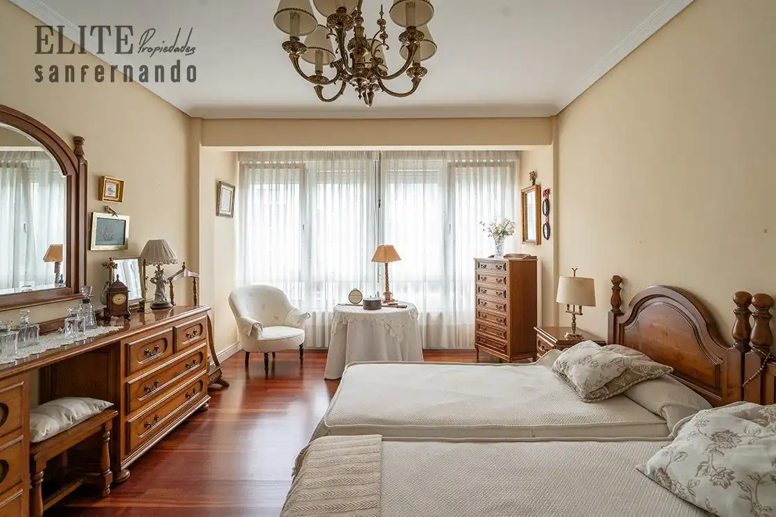 Schlafzimmer von Wohnung zum Verkauf in Santander mit Parkett