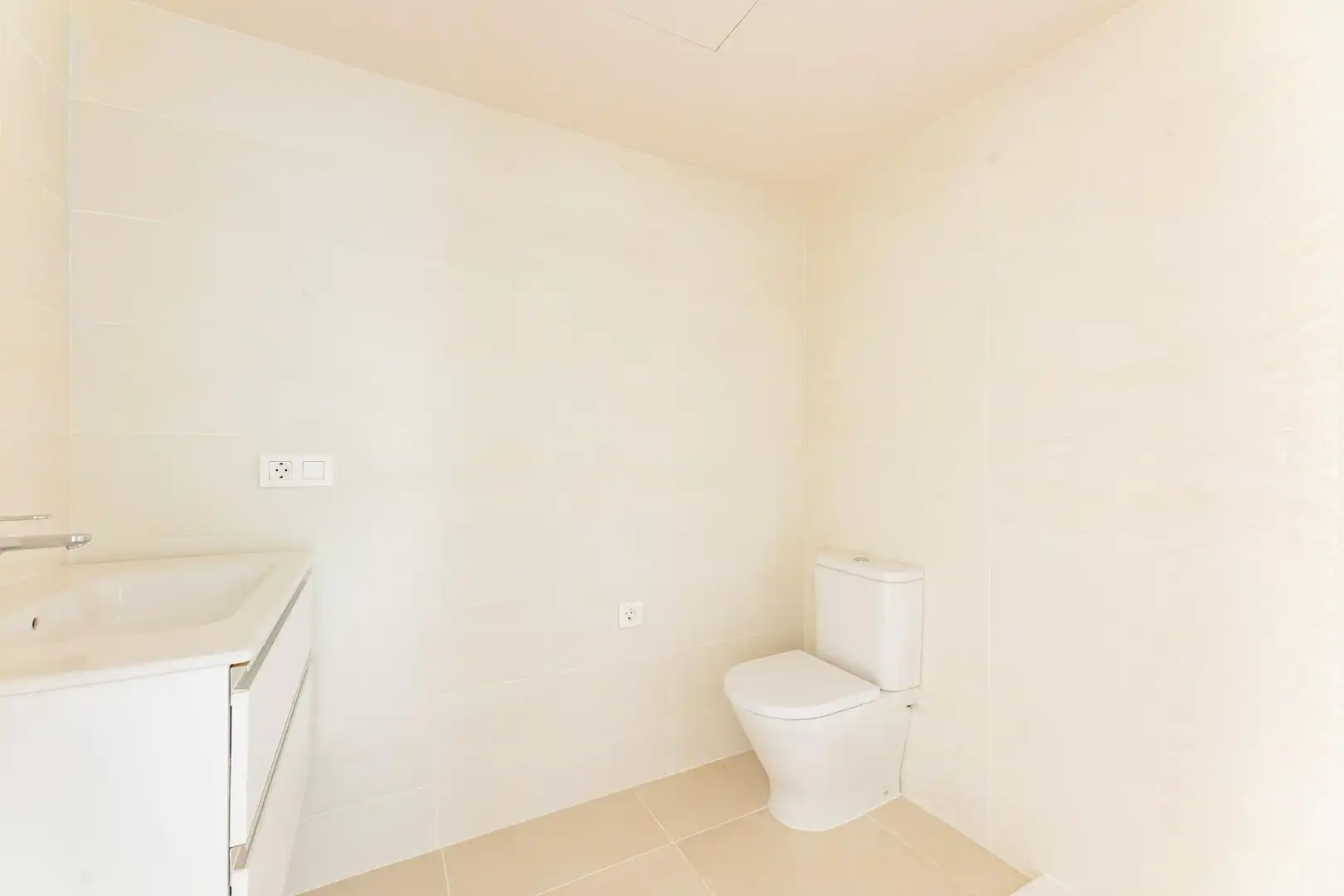Badezimmer von Wohnung zur Miete in Valencia mit Klimaanlage, Heizung und Privatgarten
