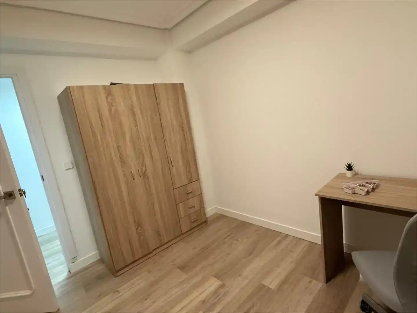 Dormitori de Pis per a compartir en Madrid amb Aire condicionat, Jardí privat i Parquet