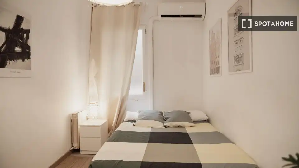 Habitación de Piso para compartir en Barcelona con Aire acondicionado, Calefacción y Amueblado