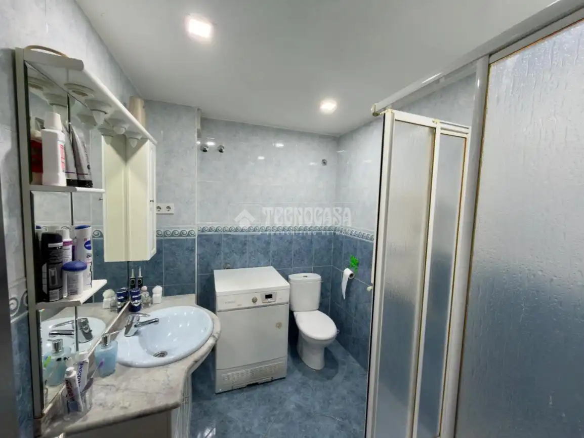 Baño de Casa adosada en venta en Madrid con Aire acondicionado, Calefacción y Terraza